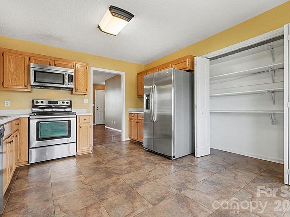 5th image of 1976 McIlwain Rd