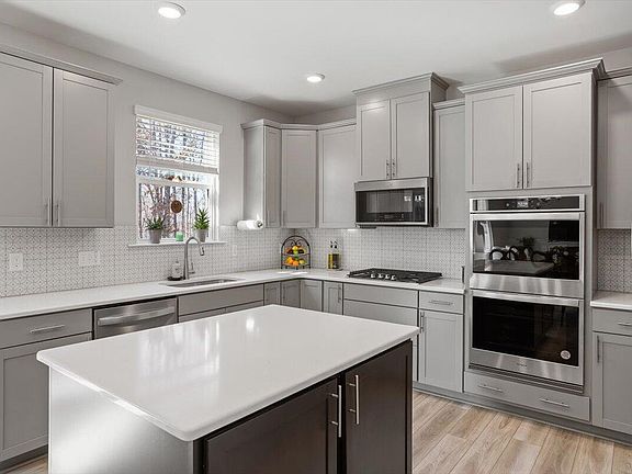4th image of 2040 Feather Rock Dr