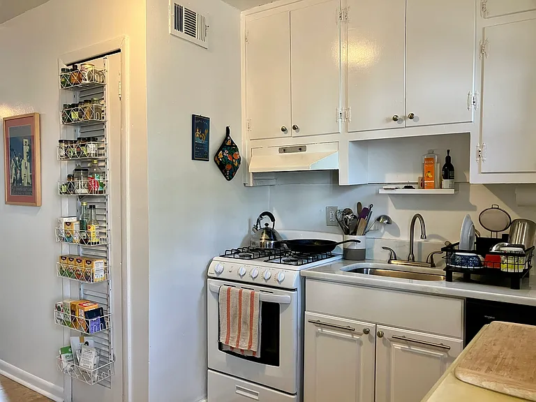 436 N Highland Ave NE #14 — Photo 1