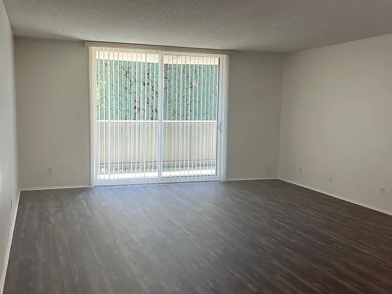 Continental Apartment Homes — Photo 10