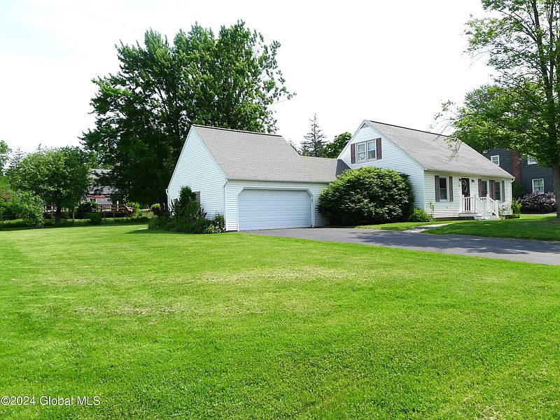 2nd image of 14 Fairlawn Avenue