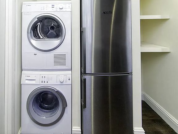 3rd image of 400 E 74th St #3