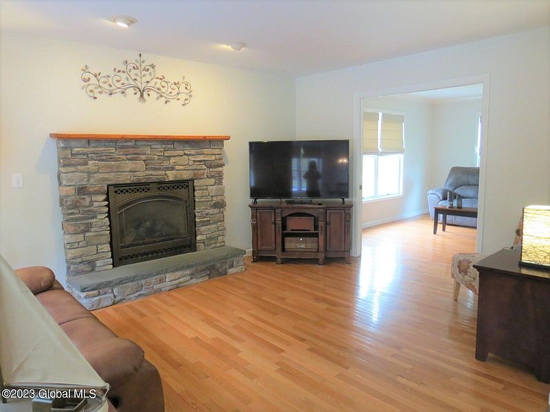 2nd image of 30 Mayfair Road