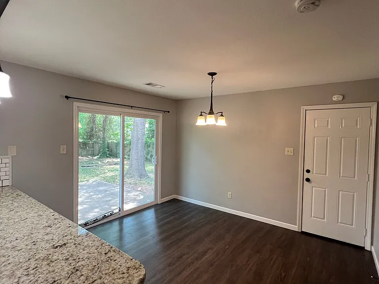 1011 Green Valley Dr — Photo 6