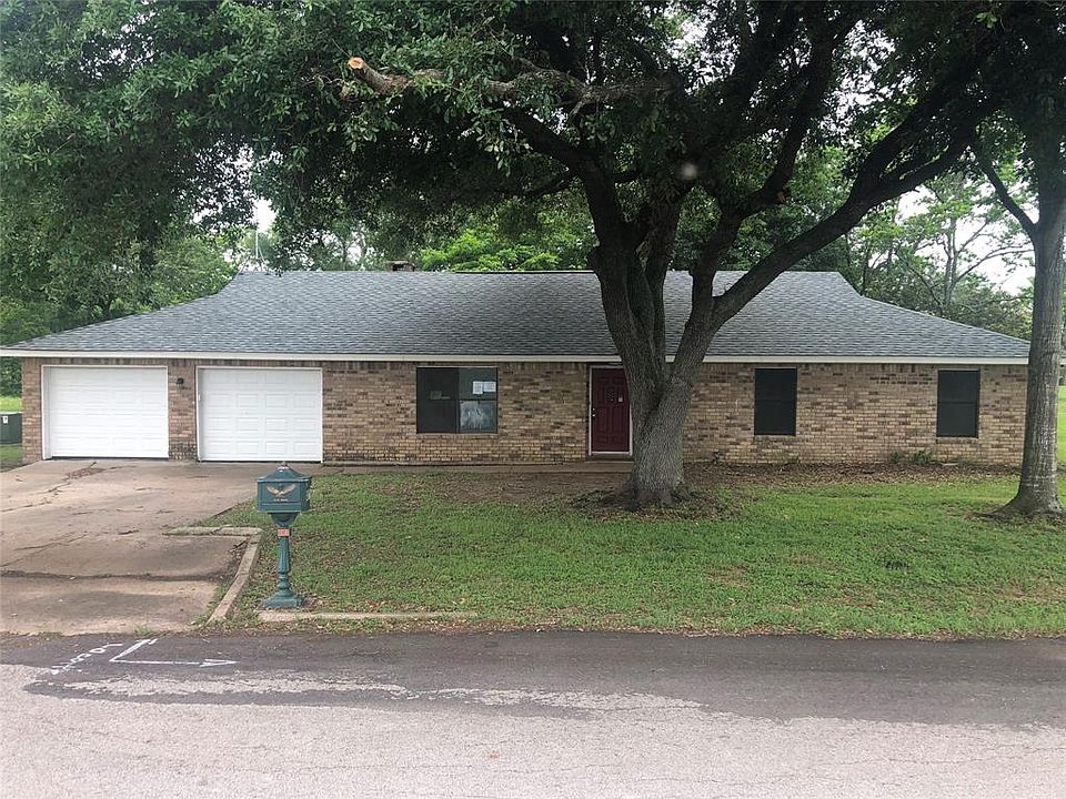 1st image of 407 Lakeview Dr