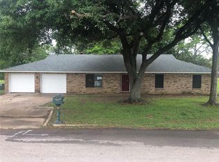 407 Lakeview Dr, Wallis, TX 77485