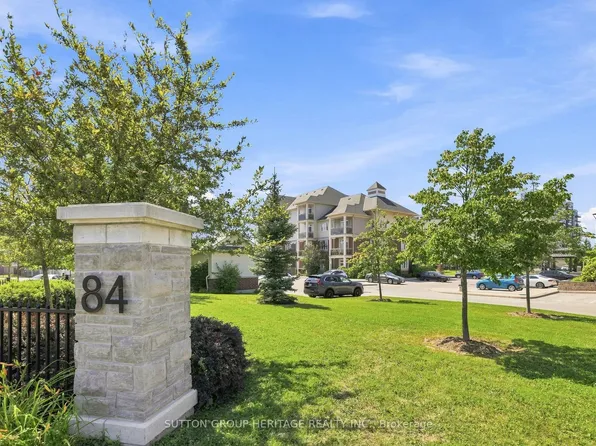84 Aspen Springs Dr #108, Clarington, ON L1C 0V3