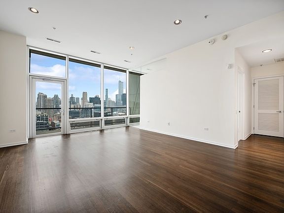 3rd image of 500 W Superior St Unit 1813