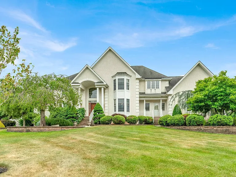19 Meadowlark Dr — Photo 1