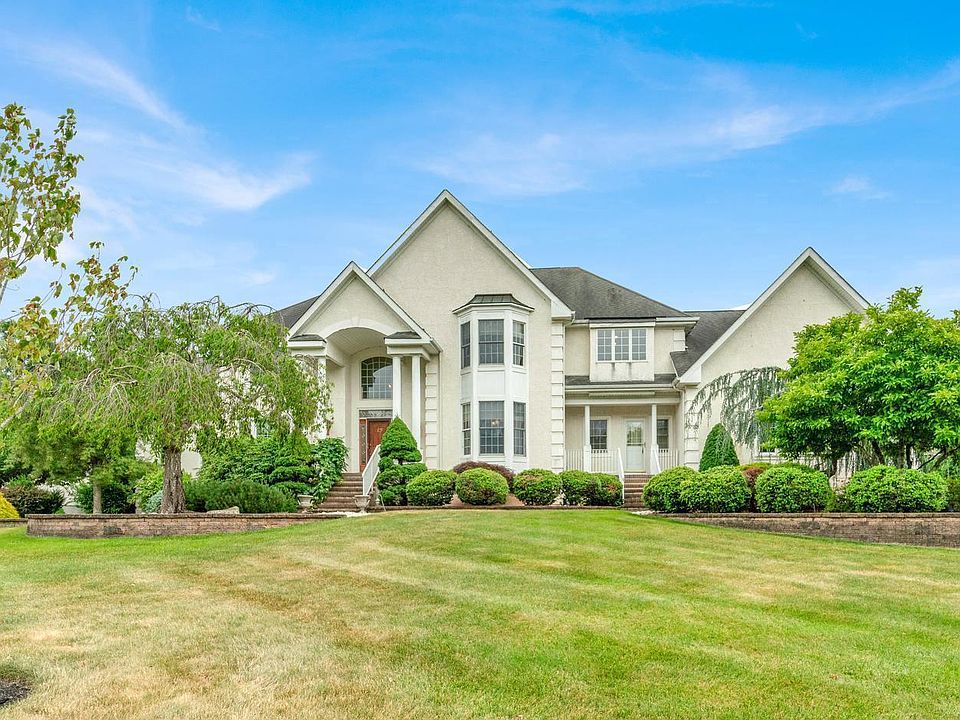 1st image of 19 Meadowlark Dr