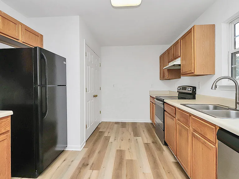 1215 McAllister Dr — Photo 17
