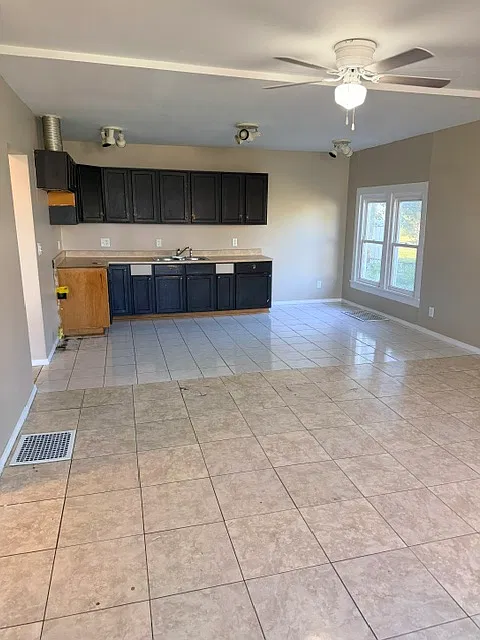 4 bed, 1500 sqft, $1,500 — Photo 4