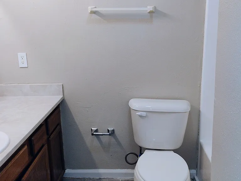 1724 Cedar Lake Dr #C — Photo 6