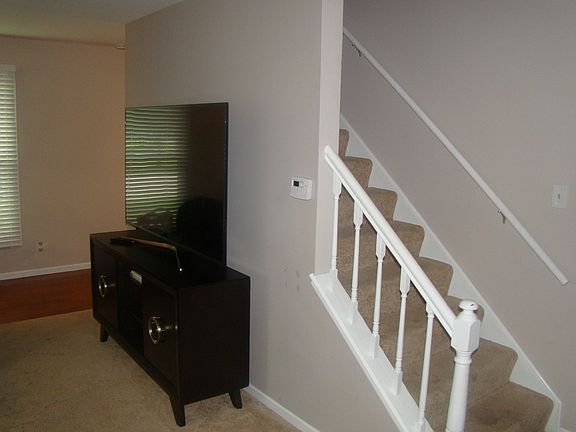 4th image of 622 Academy Ct #A