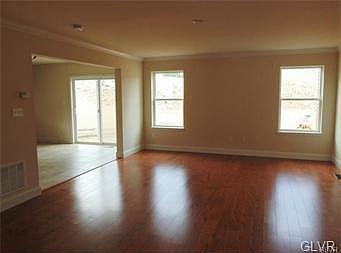 4th image of 151 Walker Dr