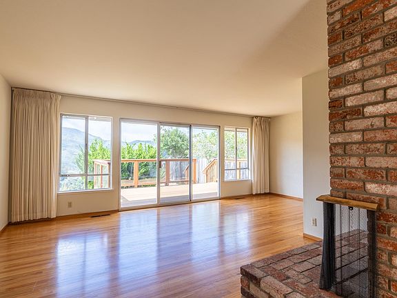 3rd image of 1091 Park Pacifica Ave