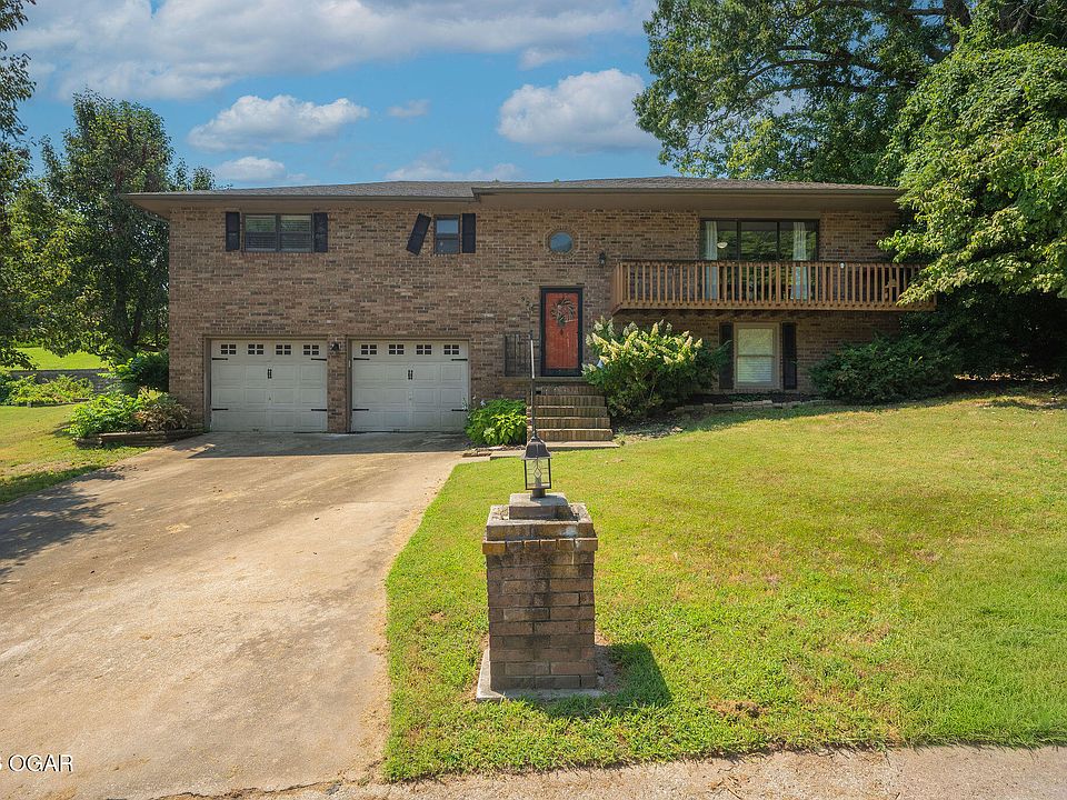 1st image of 925 Canyon Dr