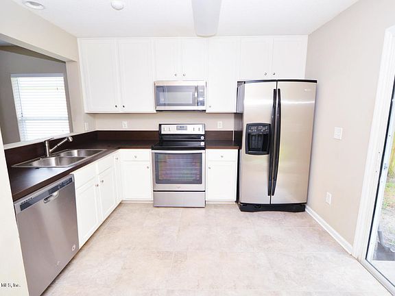 3rd image of 812 Wynfield Cir
