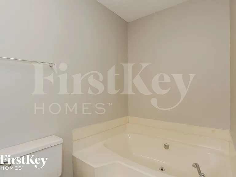 3900 Hadley Farm Dr — Photo 14