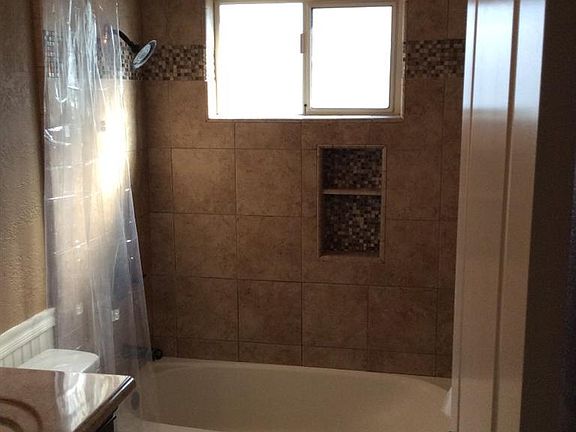 5th image of 502 E La Salle Dr