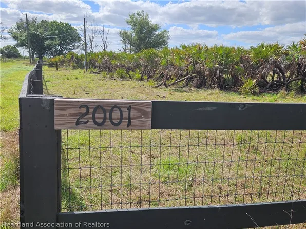 2001 Maine Coon St, Venus, FL 33960