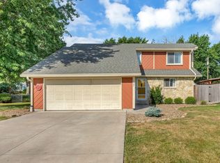 2367 SW Ashworth Pl, Topeka, KS 66614