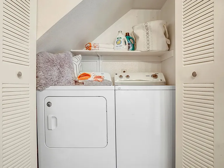 Our townhomes have it all including full-size washers and dryers!