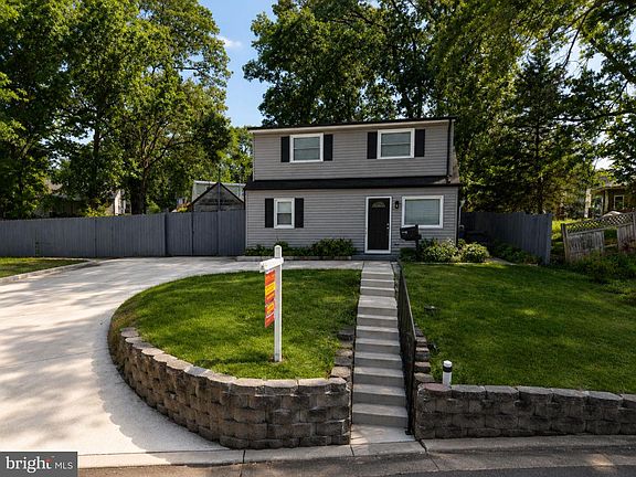 2nd image of 225 Colfax Ct