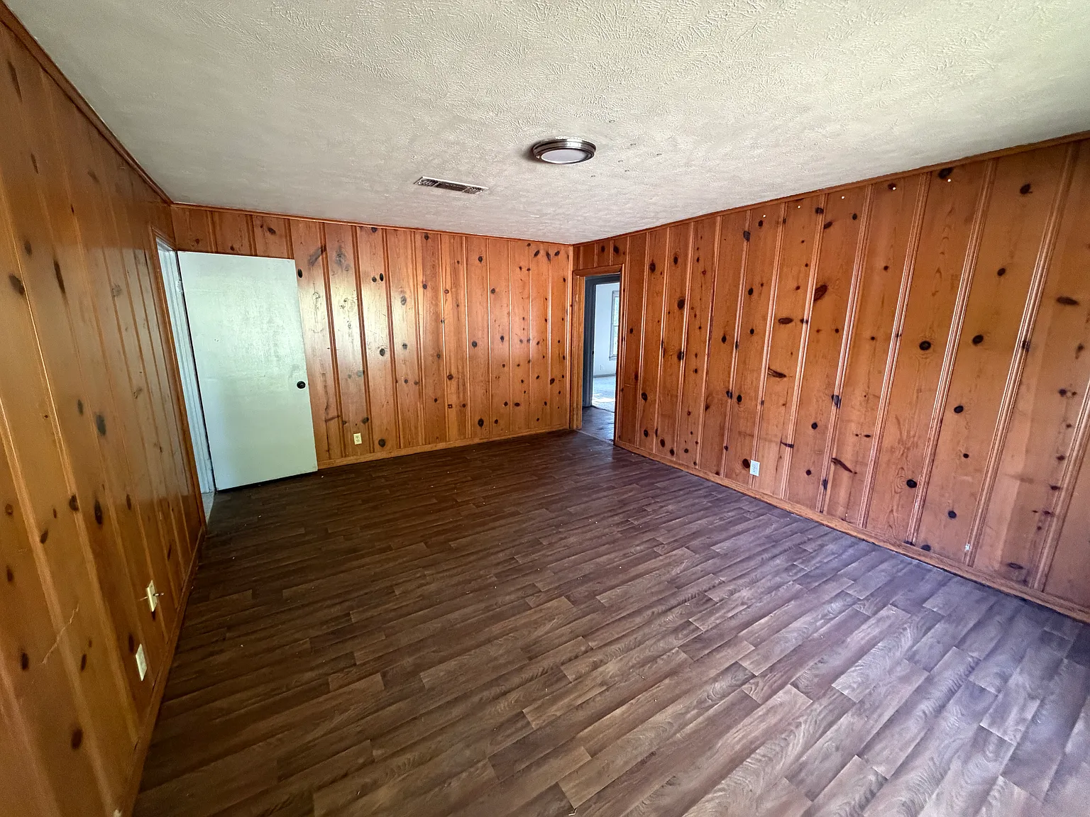 120 N Avenue C — Photo 2