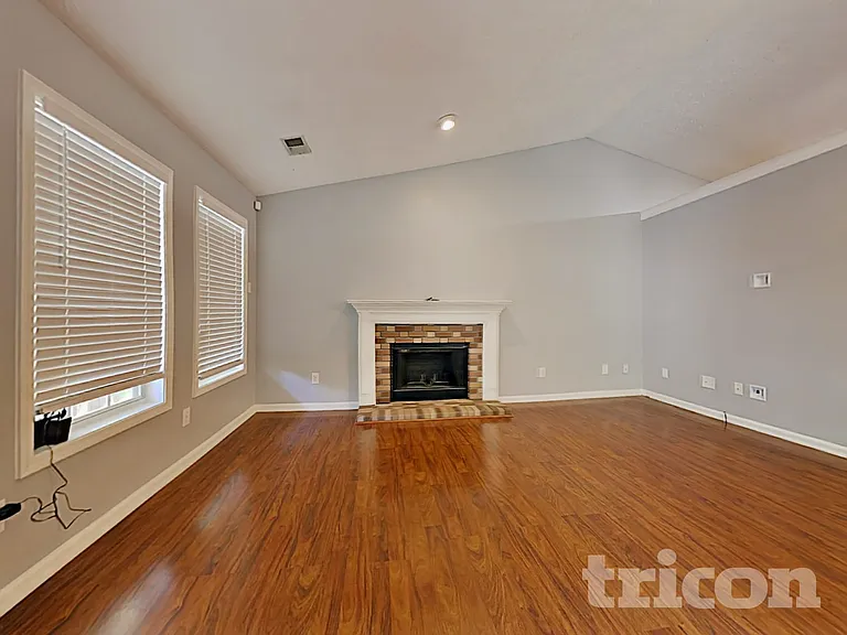 726 Westbury Dr — Photo 18