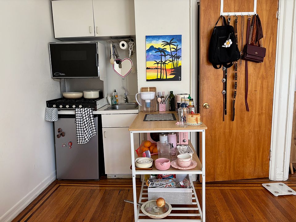 2nd image of 300 8th Ave APT 4A