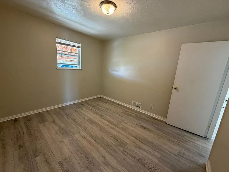 178 W Geneva Dr — Photo 17
