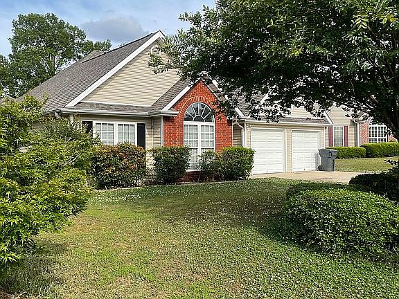 3rd image of 113 Camden Lake Dr