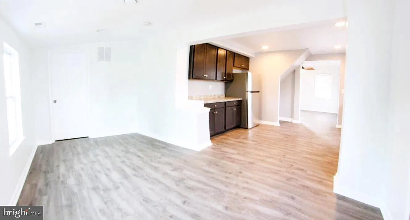3 bed, 1.5 bath, 1080 sqft, $2,300 — Photo 4