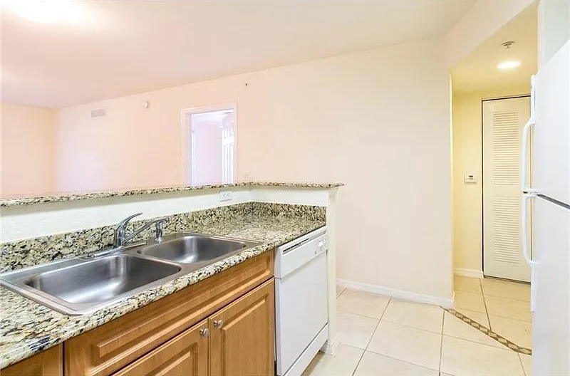 2 bed, 2.0 bath, 880 sqft, $1,900 — Photo 4