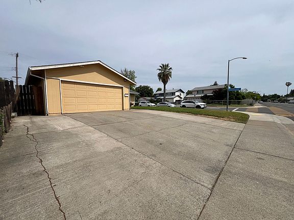 4th image of 10450 Reymouth Ave