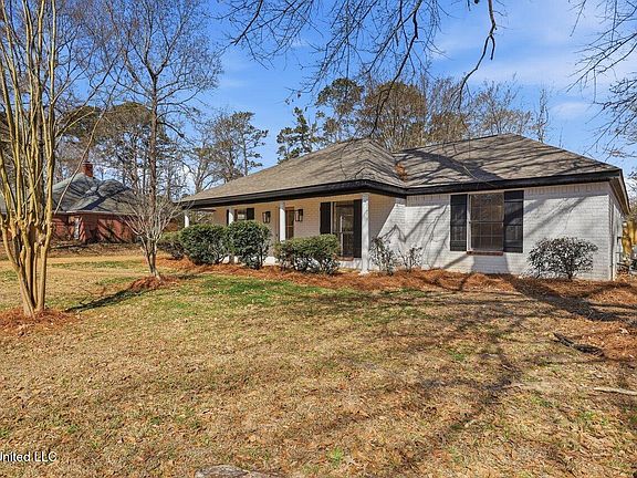 2nd image of 324 Autumn Crest Dr