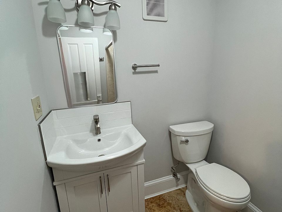2nd image of 26 Kent Place Blvd #4