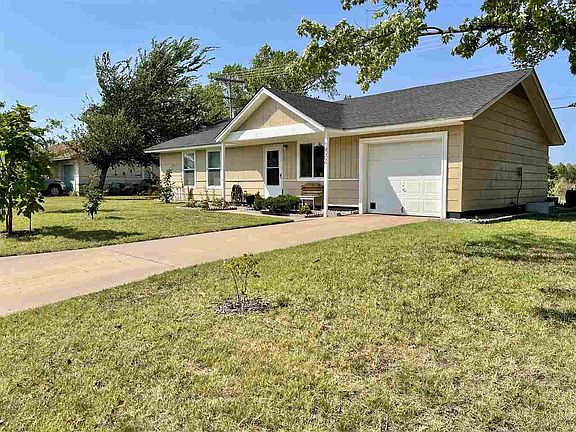 3rd image of 1902 Willow Pl