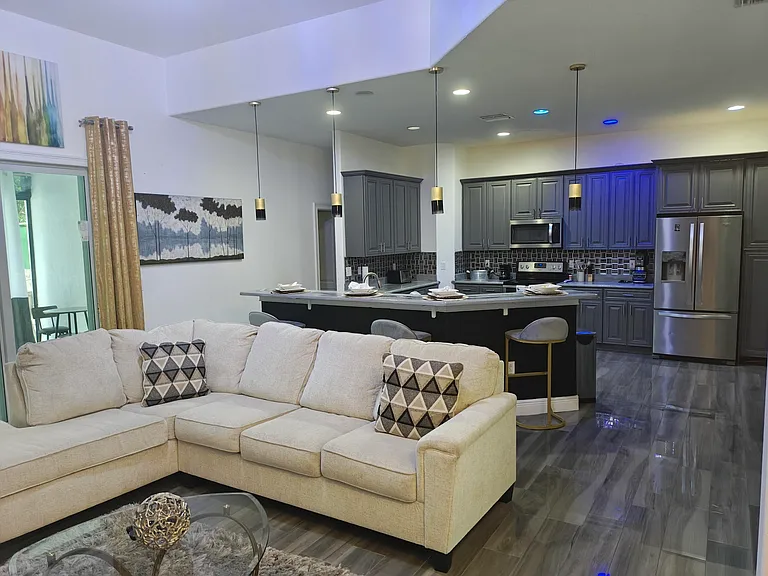 376 SW Tulip Blvd — Photo 20