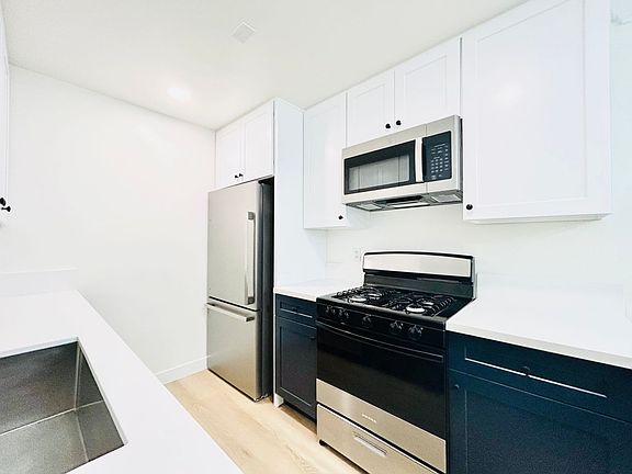 4th image of 12721 Caswell Ave #104