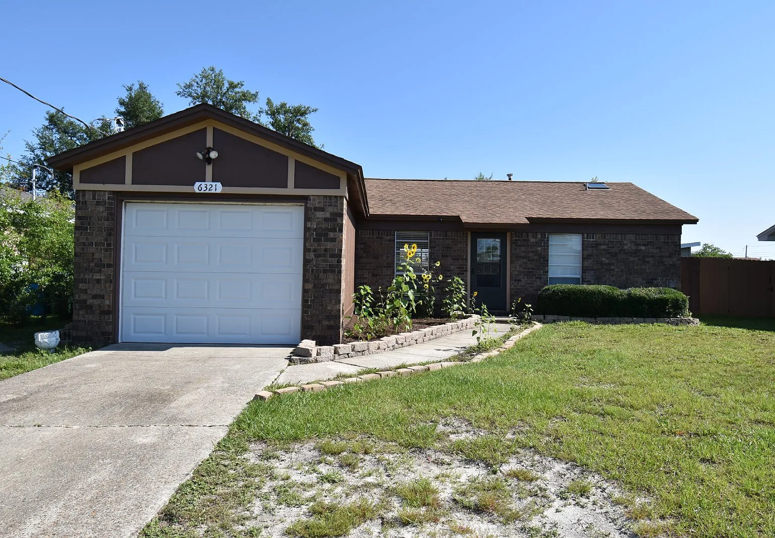 3 bed, 2.0 bath, 1025 sqft, $1,800 — Photo 1