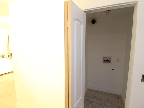 3rd image of 923 S Carpenter St #1F