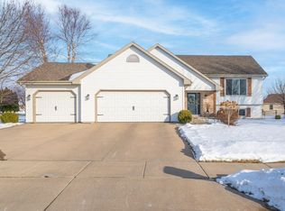 1241 Southfield Dr, Menasha, WI 54952
