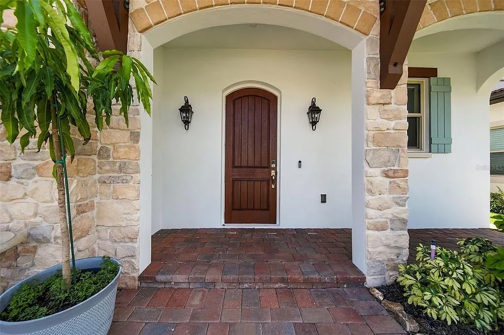 4 bed, 4.5 bath, 3970 sqft, $6,500 — Photo 4