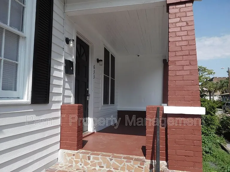 633 W 35th St — Photo 2