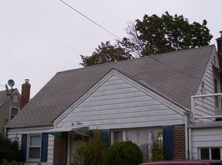 83 Clearstream Ave, Valley Stream, NY 11580