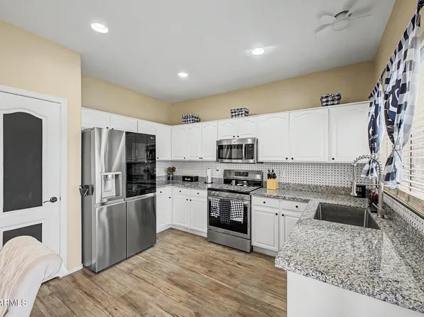 3675 S JOSHUA TREE Lane, Gilbert, AZ 85297