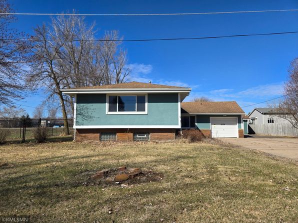 8504 Edison St NE, Blaine, MN 55449