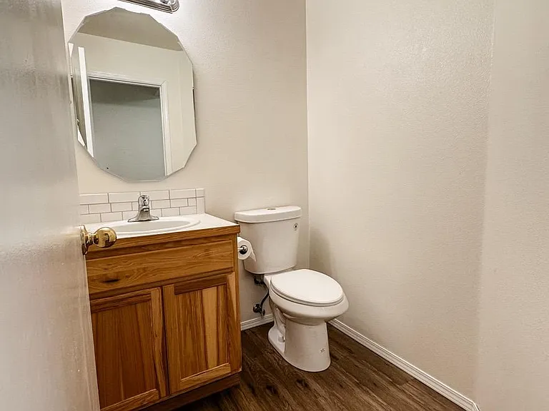 931 College Ln NE #A — Photo 21